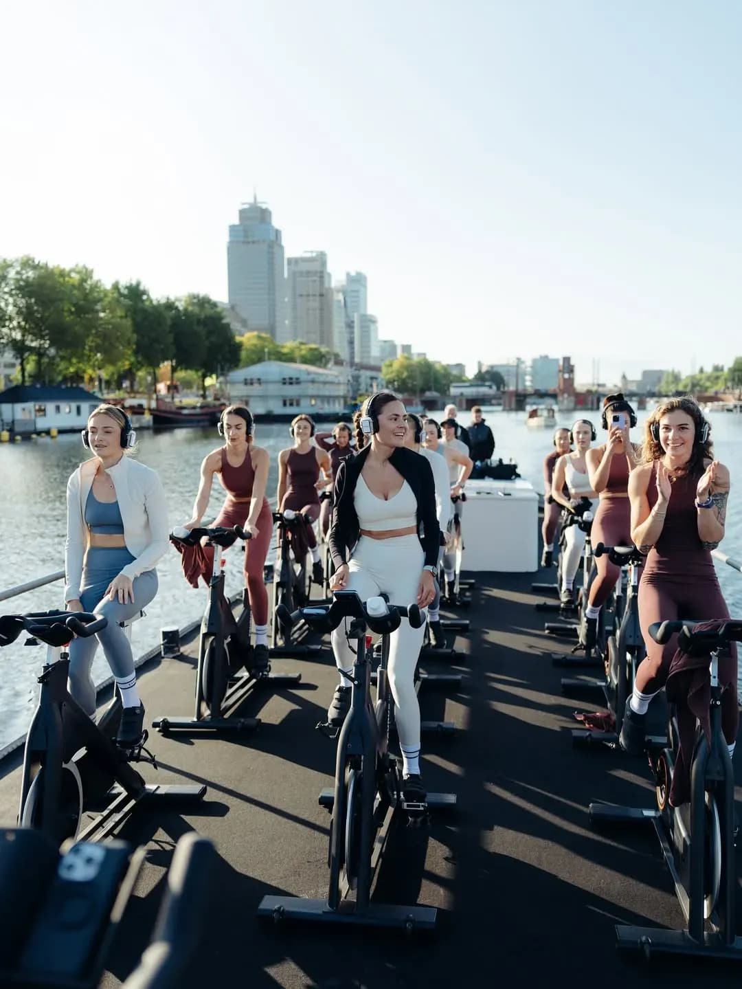 Rejoins la communauté Oysho, où nous mettons les gens en contact avec le sport.